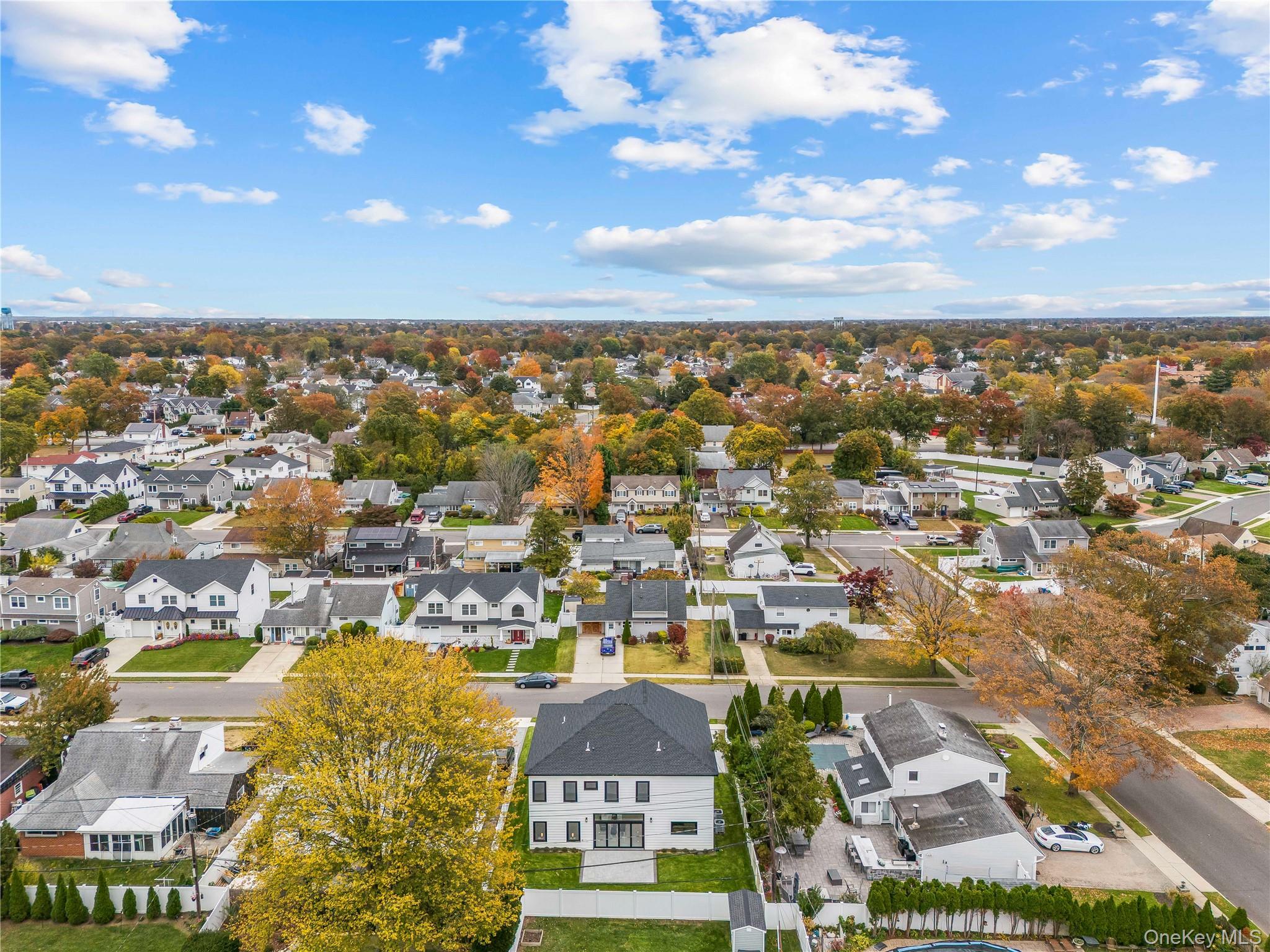 48 Martin Lane, Westbury, NY 11590