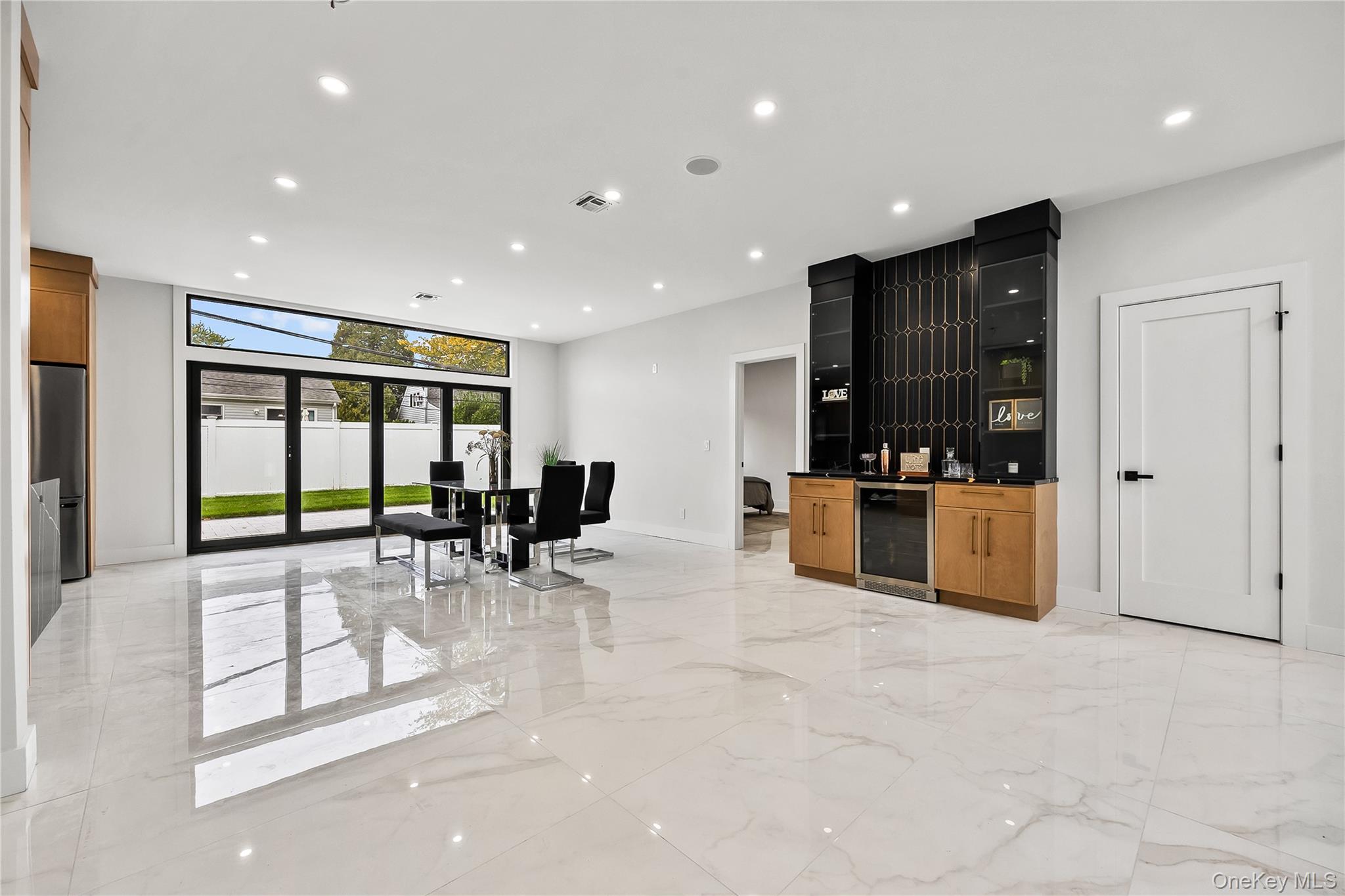 48 Martin Lane, Westbury, NY 11590