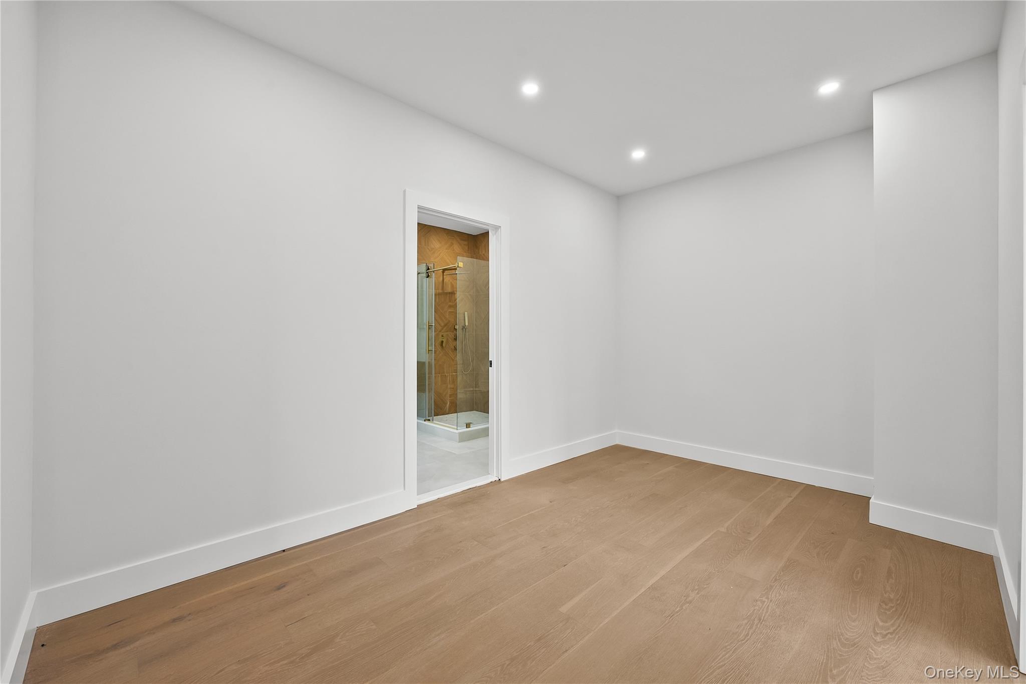 48 Martin Lane, Westbury, NY 11590