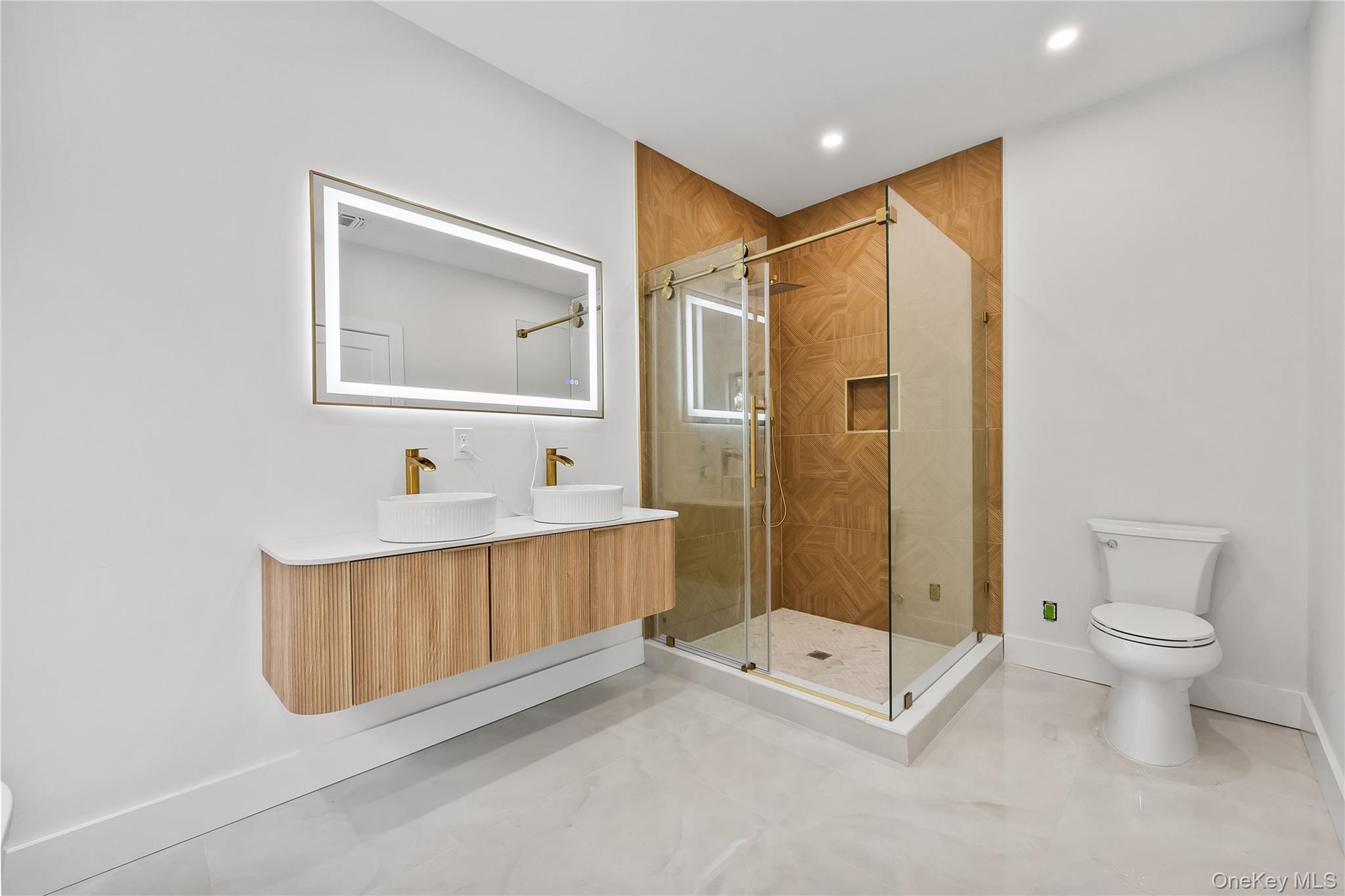 48 Martin Lane, Westbury, NY 11590