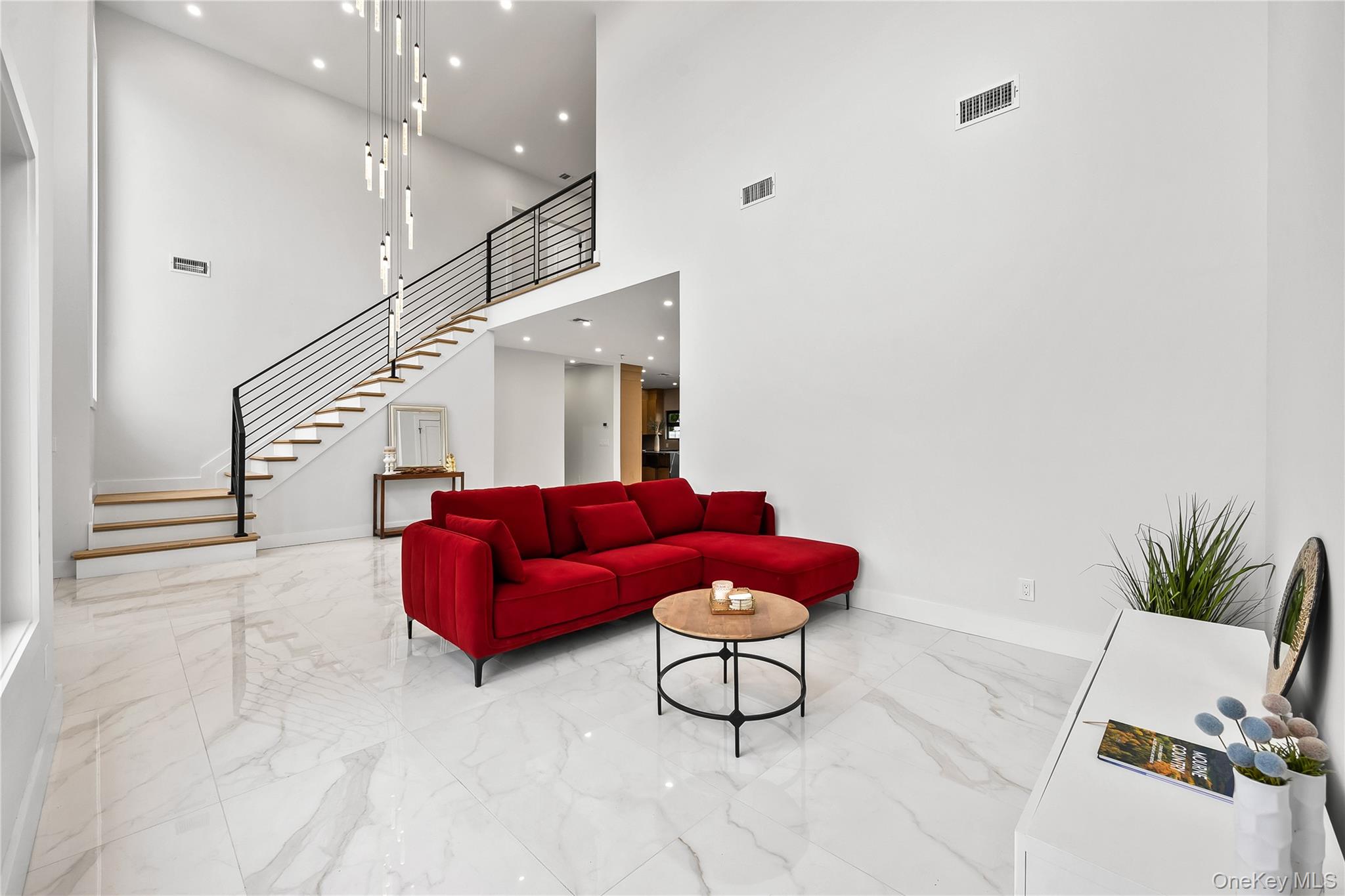 48 Martin Lane, Westbury, NY 11590