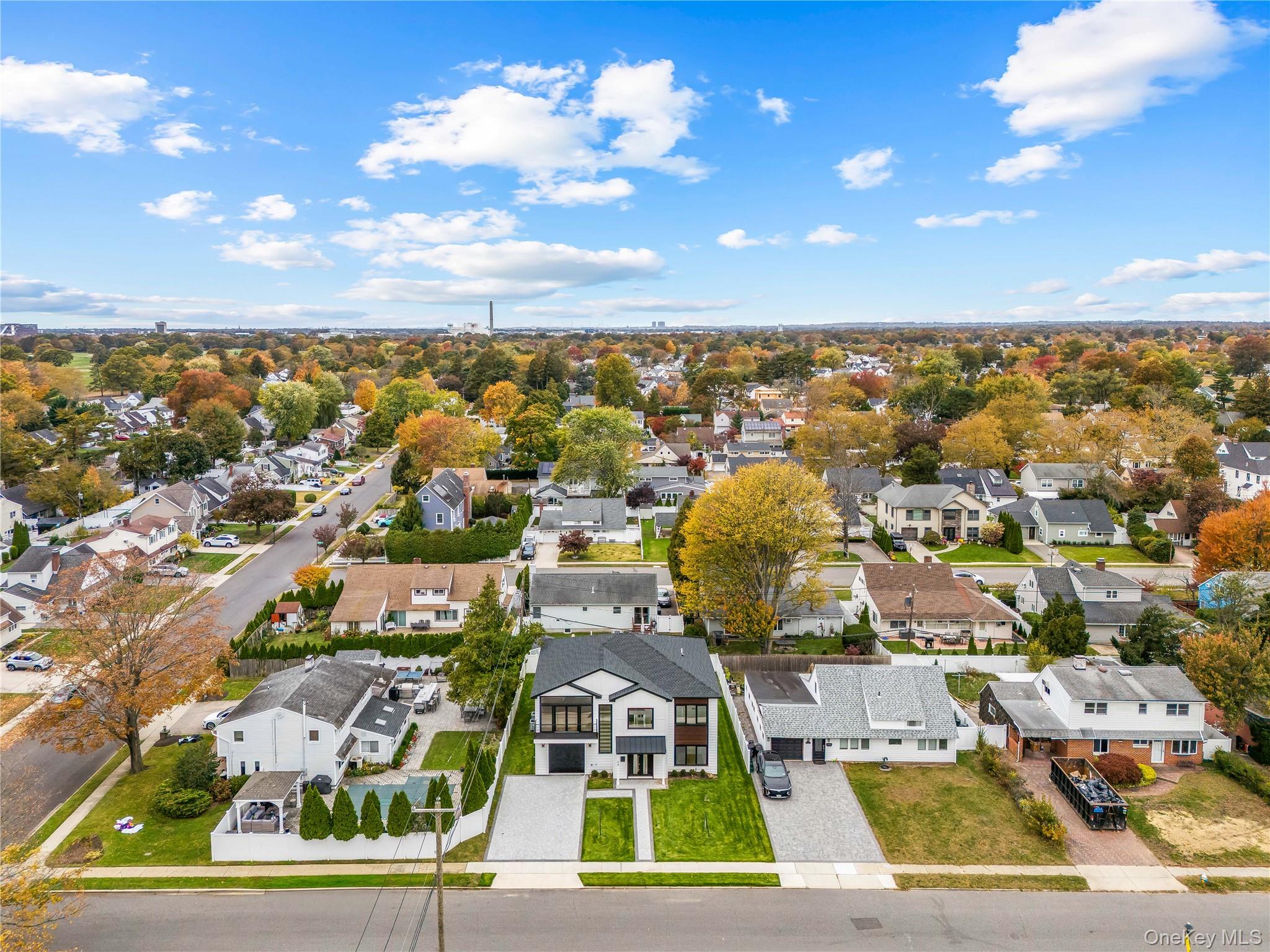 48 Martin Lane, Westbury, NY 11590