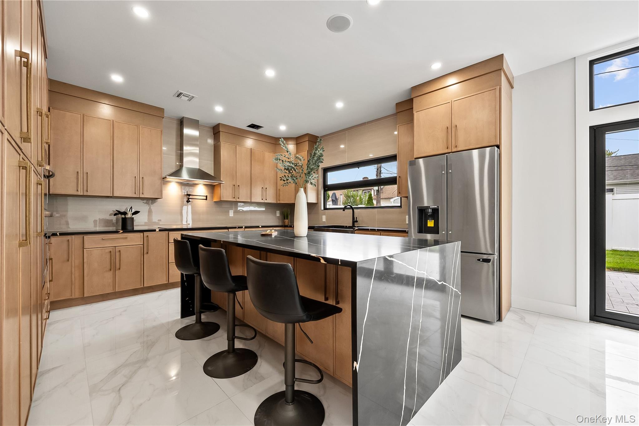 48 Martin Lane, Westbury, NY 11590