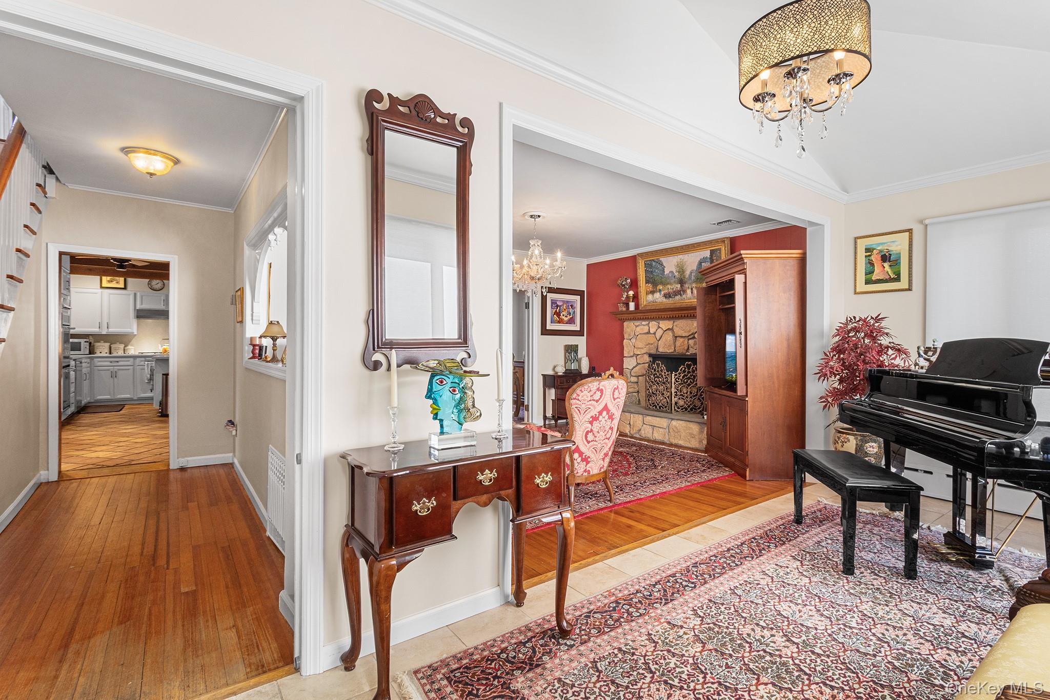 46 Riggs Place, Locust Valley, NY 11560