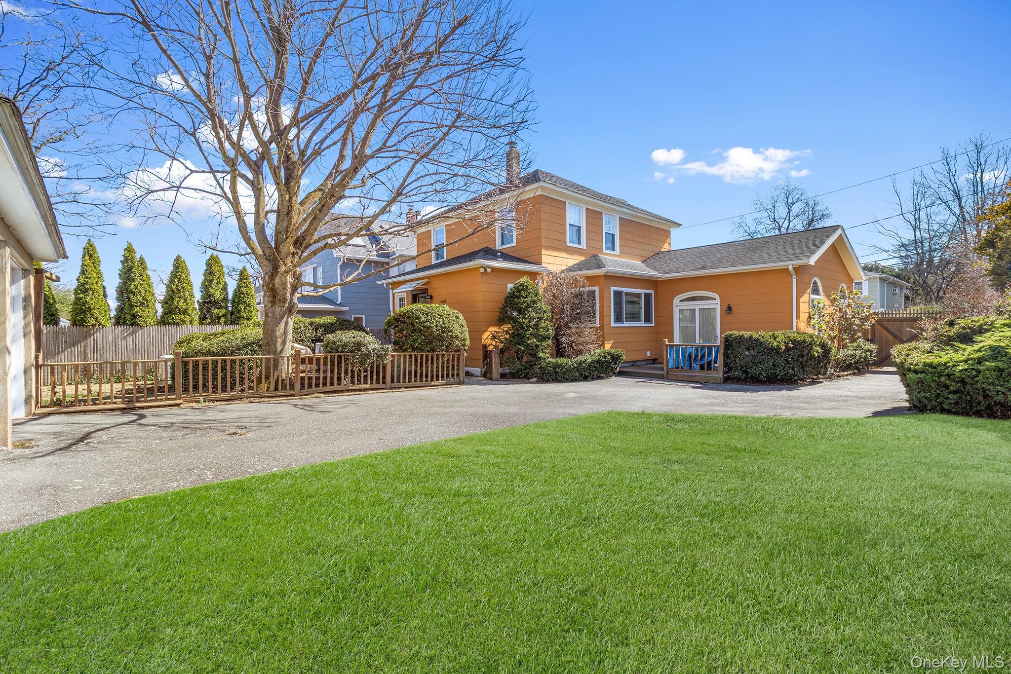 46 Riggs Place, Locust Valley, NY 11560