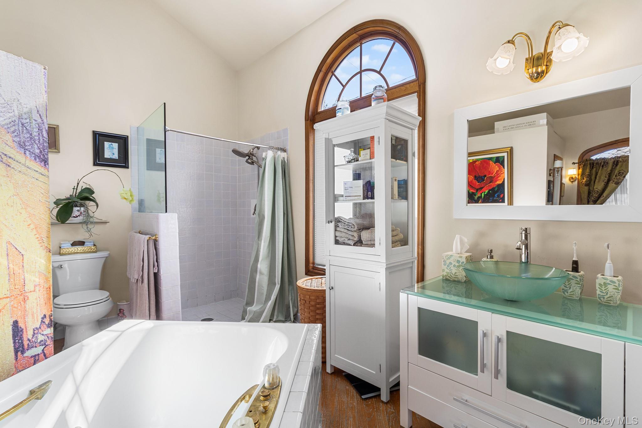 46 Riggs Place, Locust Valley, NY 11560