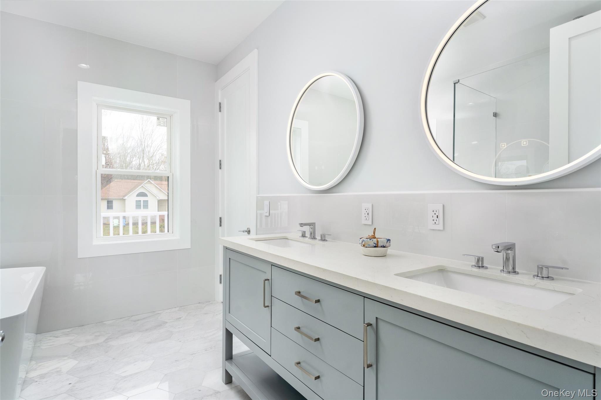 40 Waters Edge Road, Southampton, NY 11968