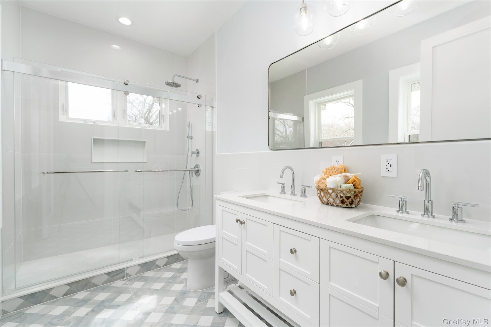 40 Waters Edge Road, Southampton, NY 11968