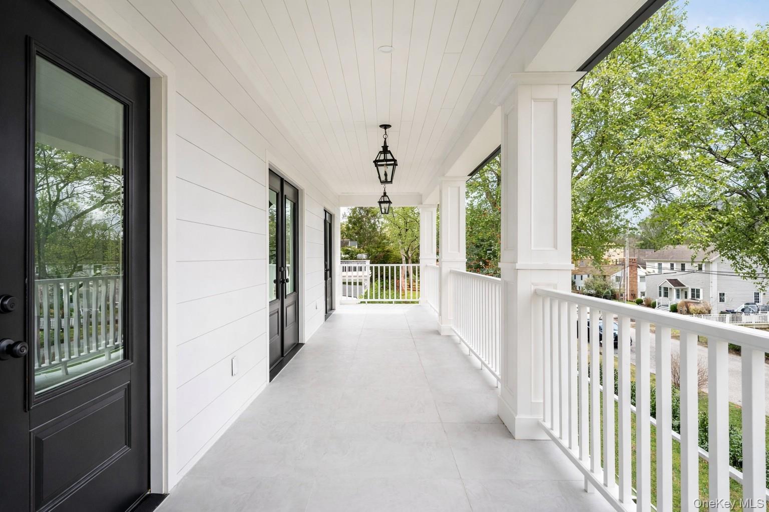 40 Waters Edge Road, Southampton, NY 11968