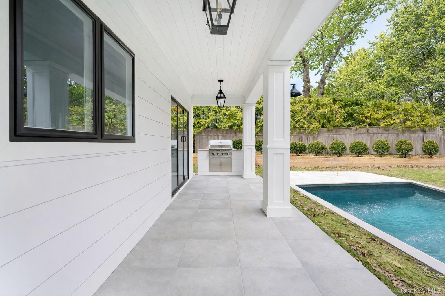 40 Waters Edge Road, Southampton, NY 11968