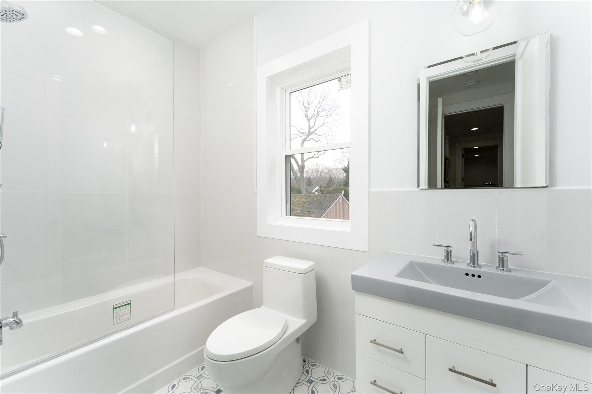 40 Waters Edge Road, Southampton, NY 11968