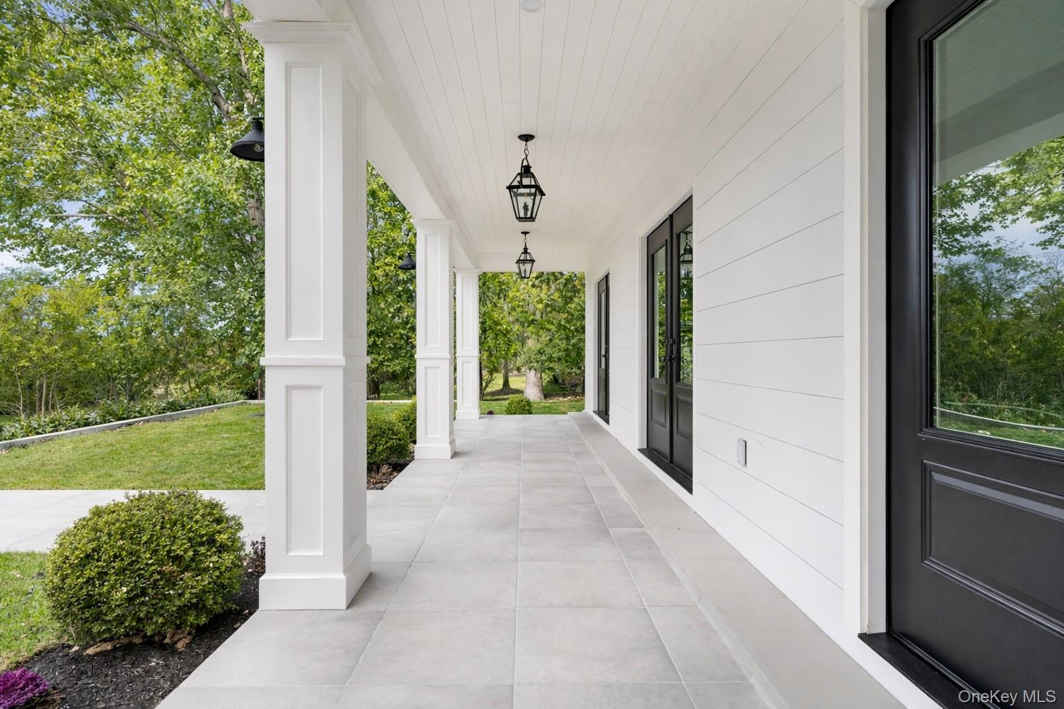 40 Waters Edge Road, Southampton, NY 11968