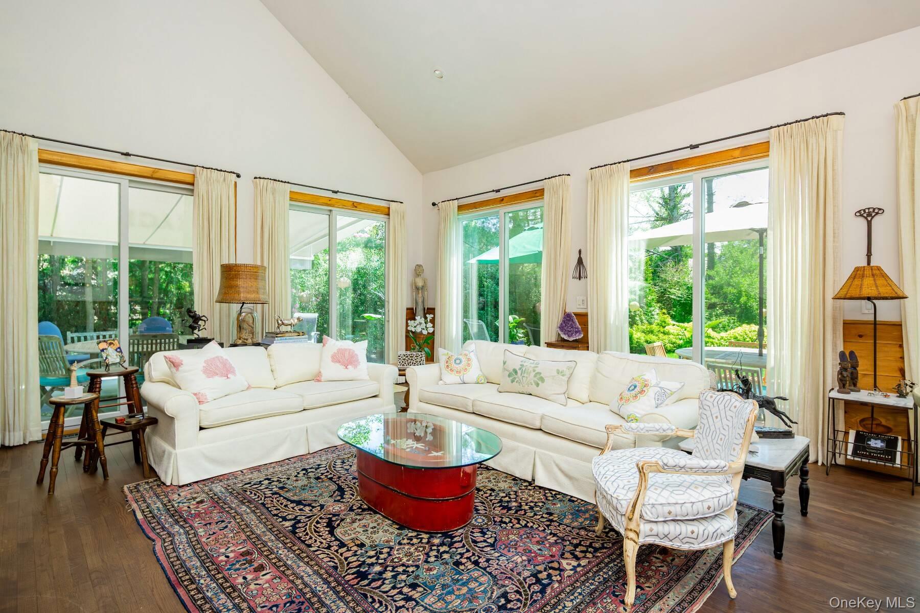 61 Huckleberry Lane, East Hampton, NY 11937