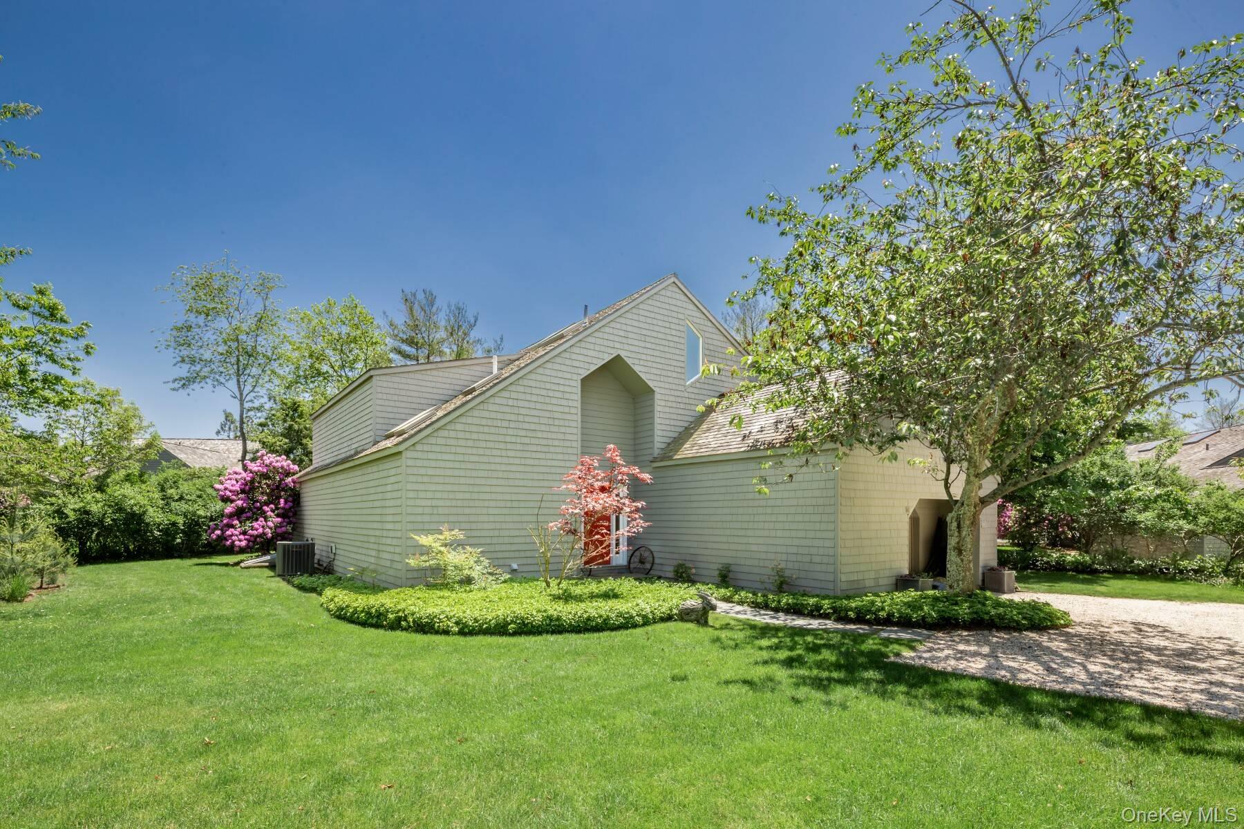 61 Huckleberry Lane, East Hampton, NY 11937