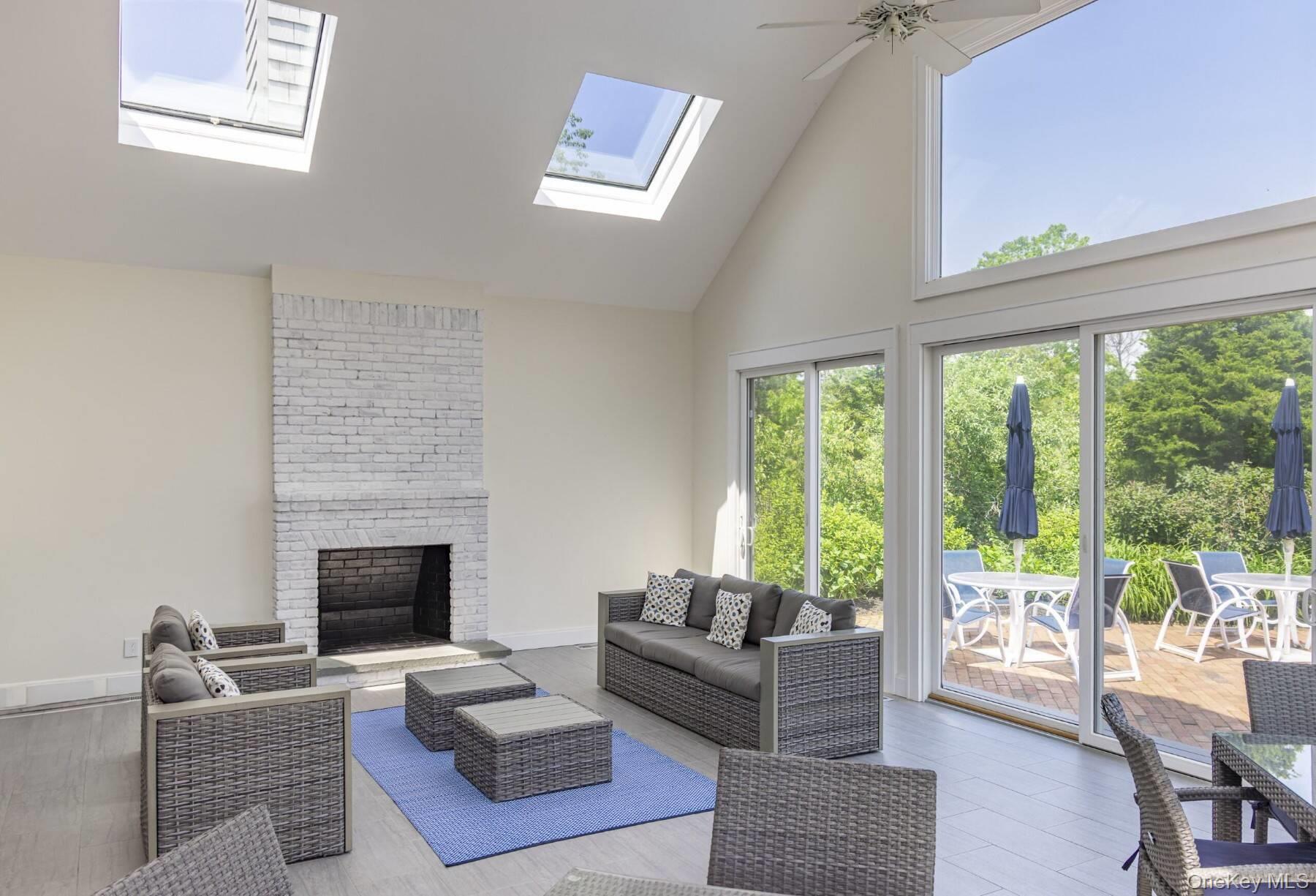 61 Huckleberry Lane, East Hampton, NY 11937