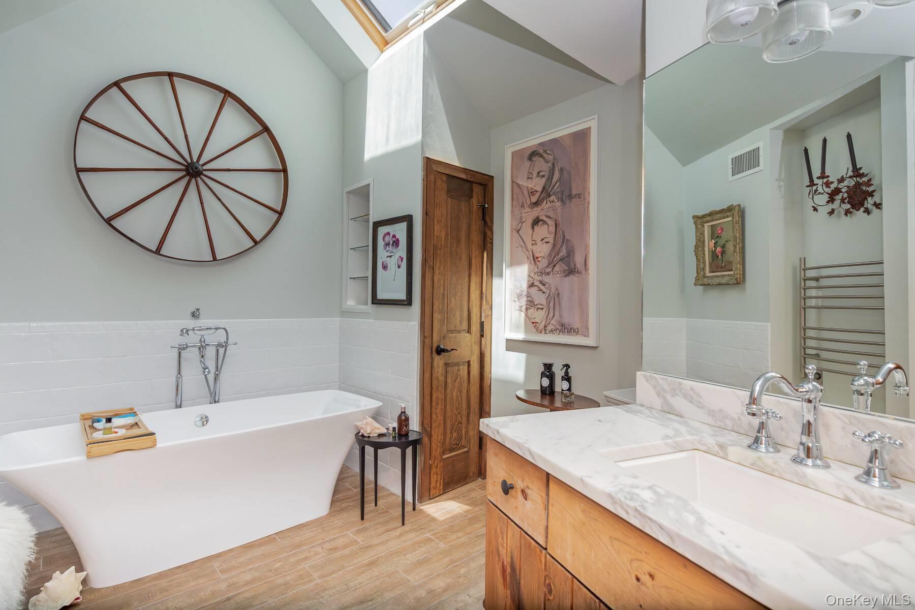 61 Huckleberry Lane, East Hampton, NY 11937