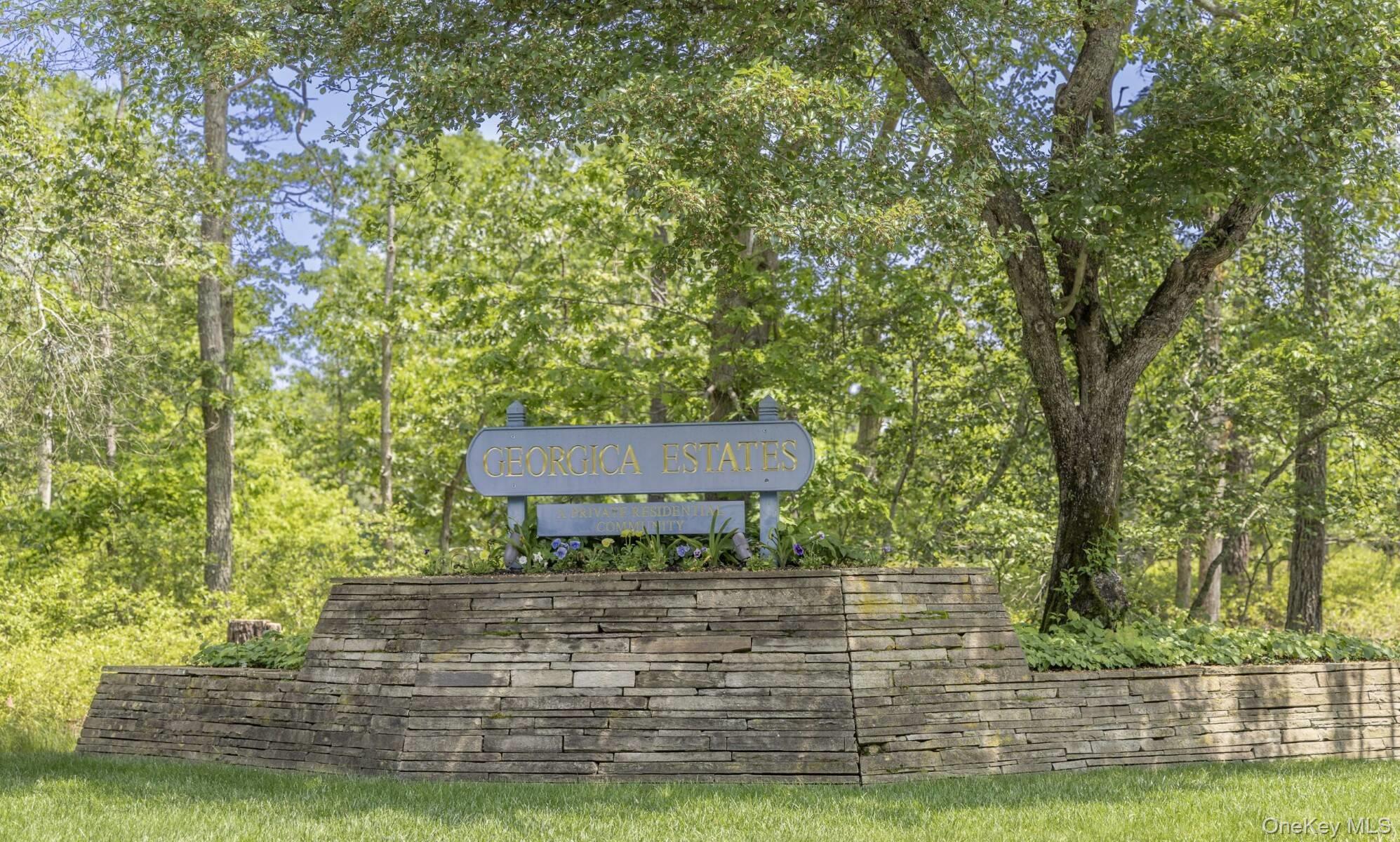 61 Huckleberry Lane, East Hampton, NY 11937