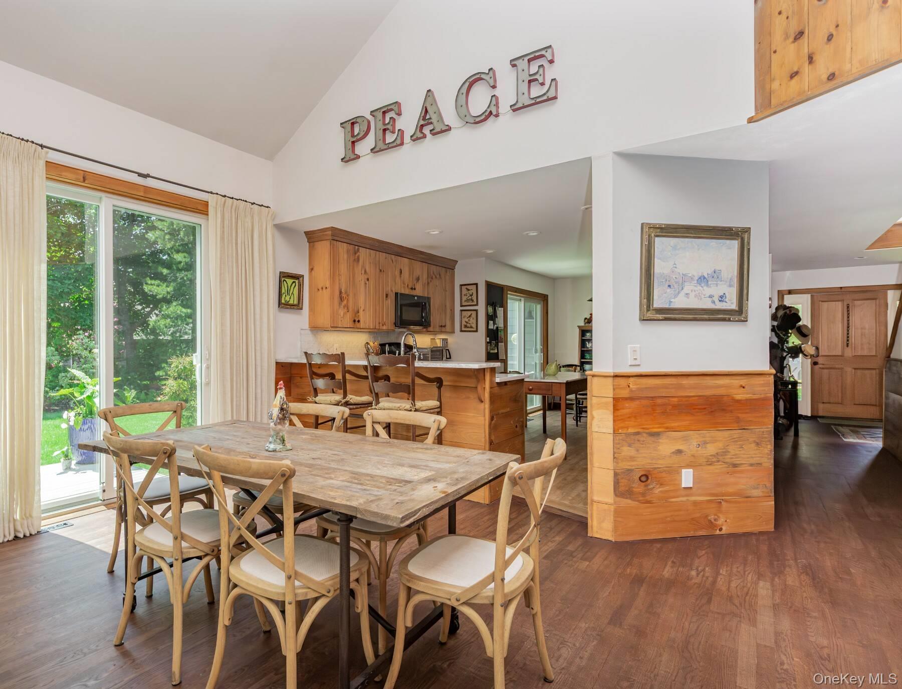 61 Huckleberry Lane, East Hampton, NY 11937