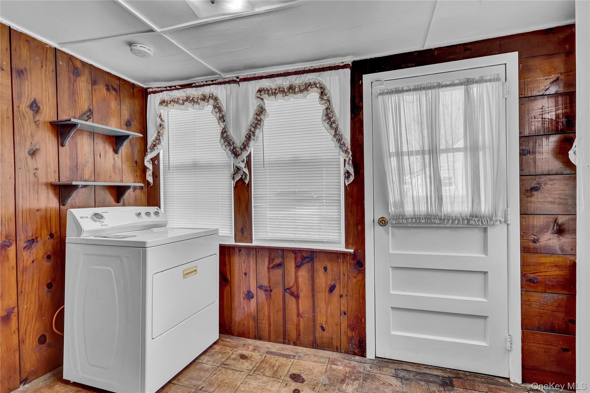 357 Deauville Boulevard, Copiague, NY 11726