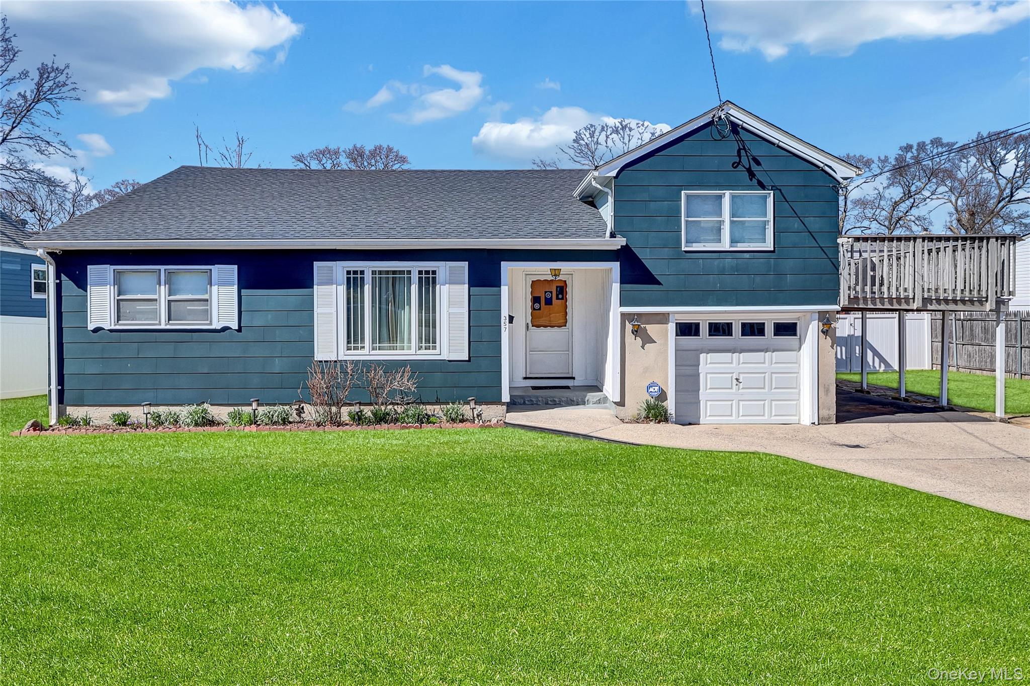 357 Deauville Boulevard, Copiague, NY 11726