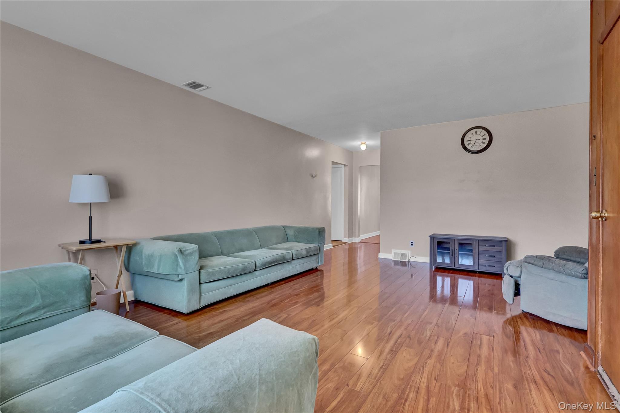 357 Deauville Boulevard, Copiague, NY 11726