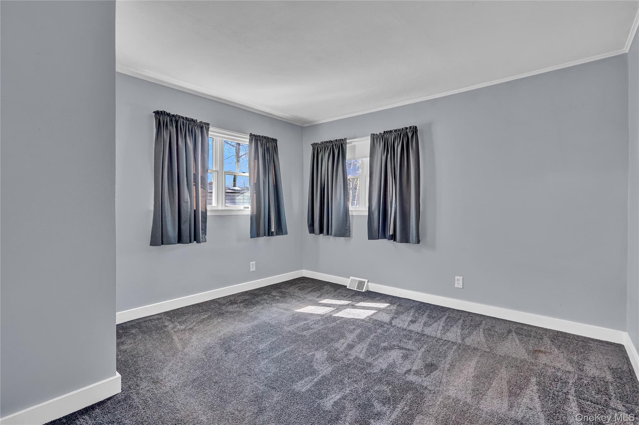 357 Deauville Boulevard, Copiague, NY 11726