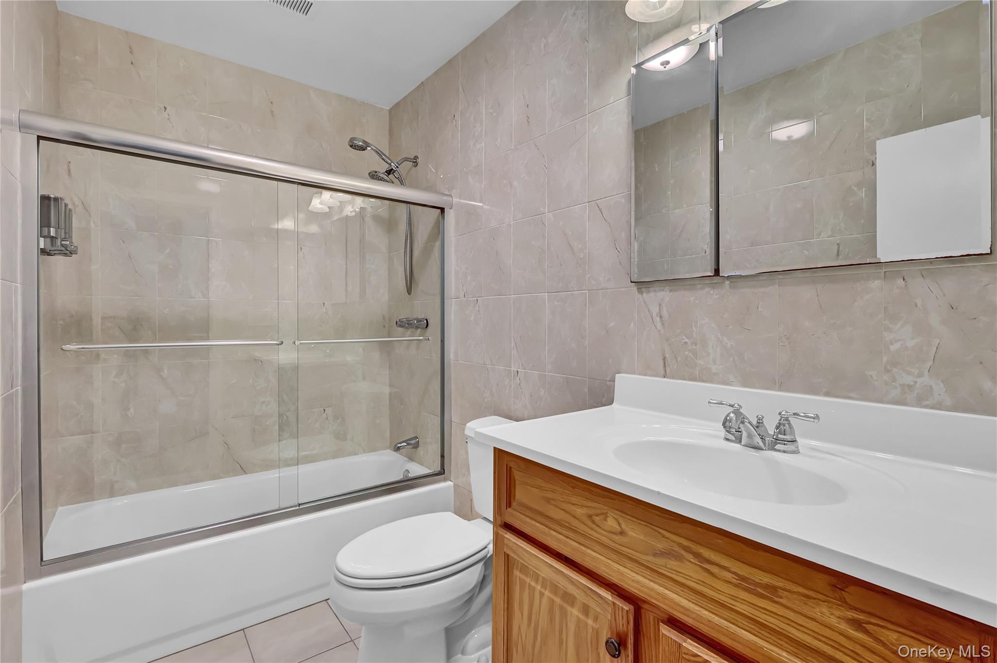 357 Deauville Boulevard, Copiague, NY 11726