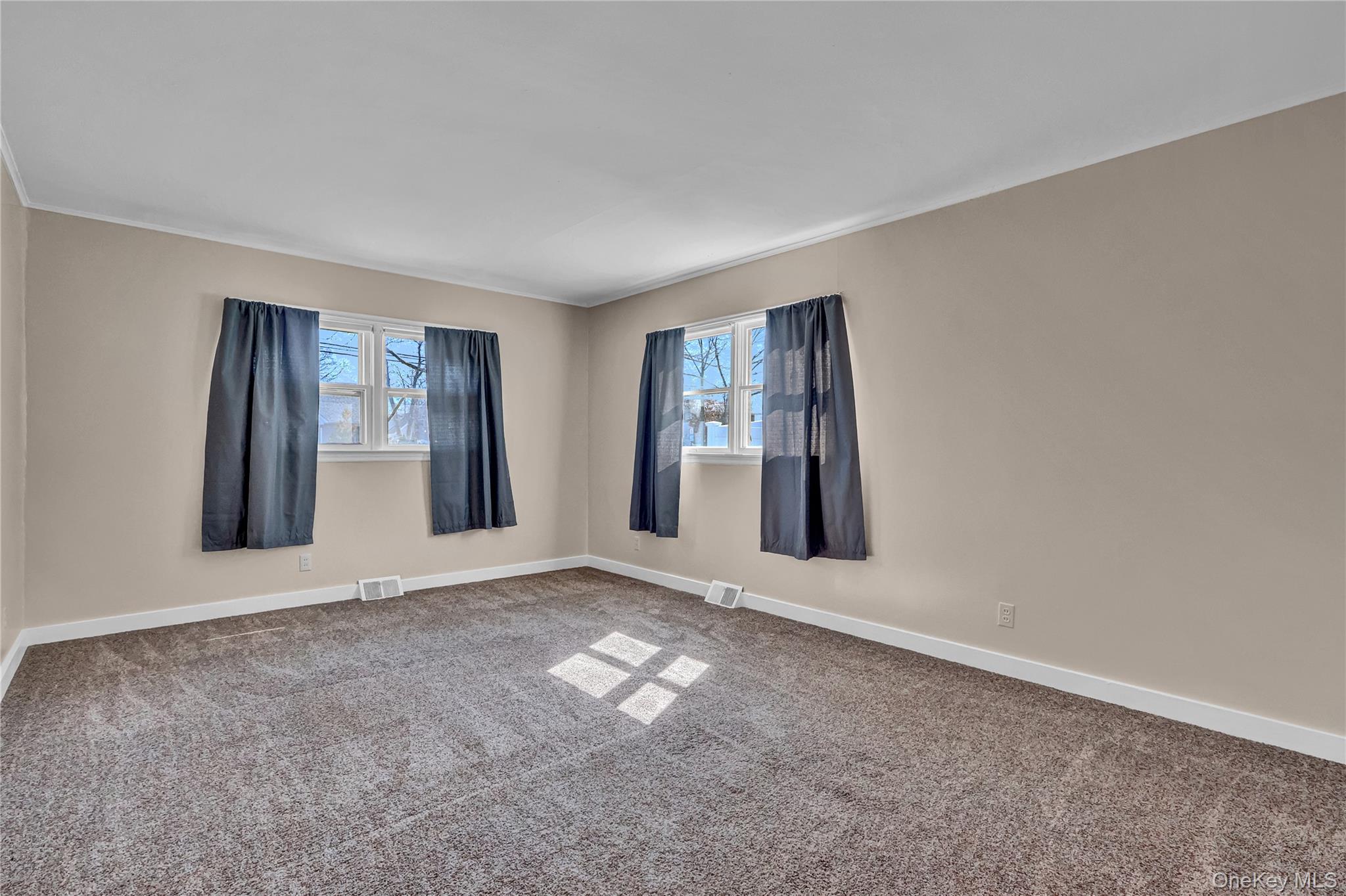 357 Deauville Boulevard, Copiague, NY 11726