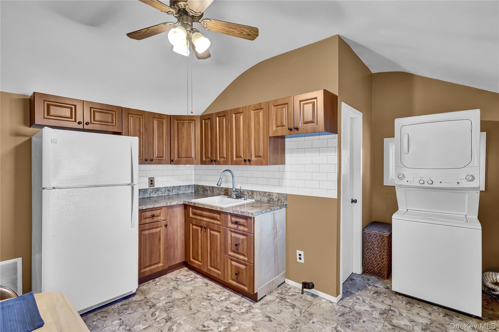 357 Deauville Boulevard, Copiague, NY 11726