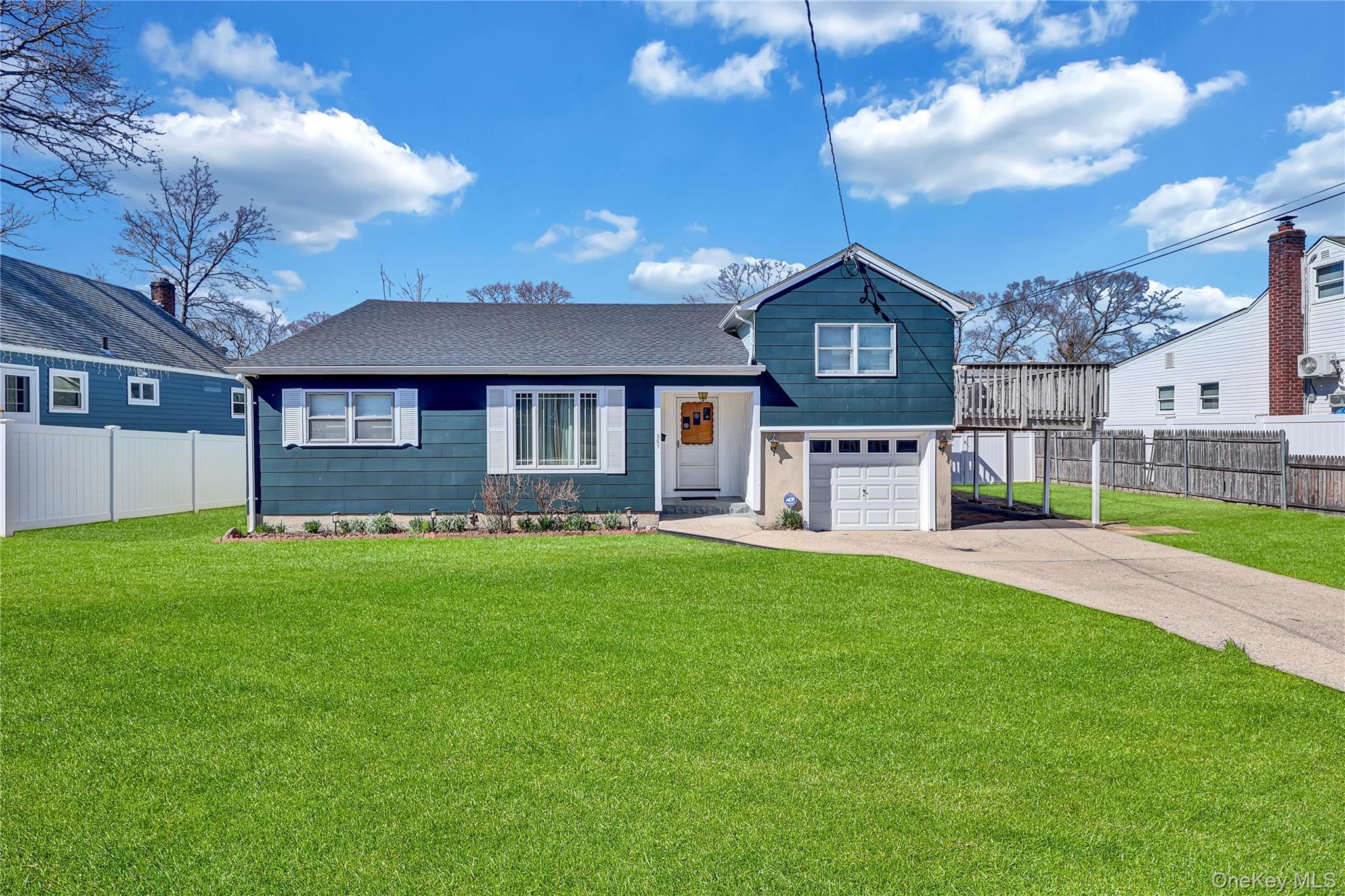 357 Deauville Boulevard, Copiague, NY 11726