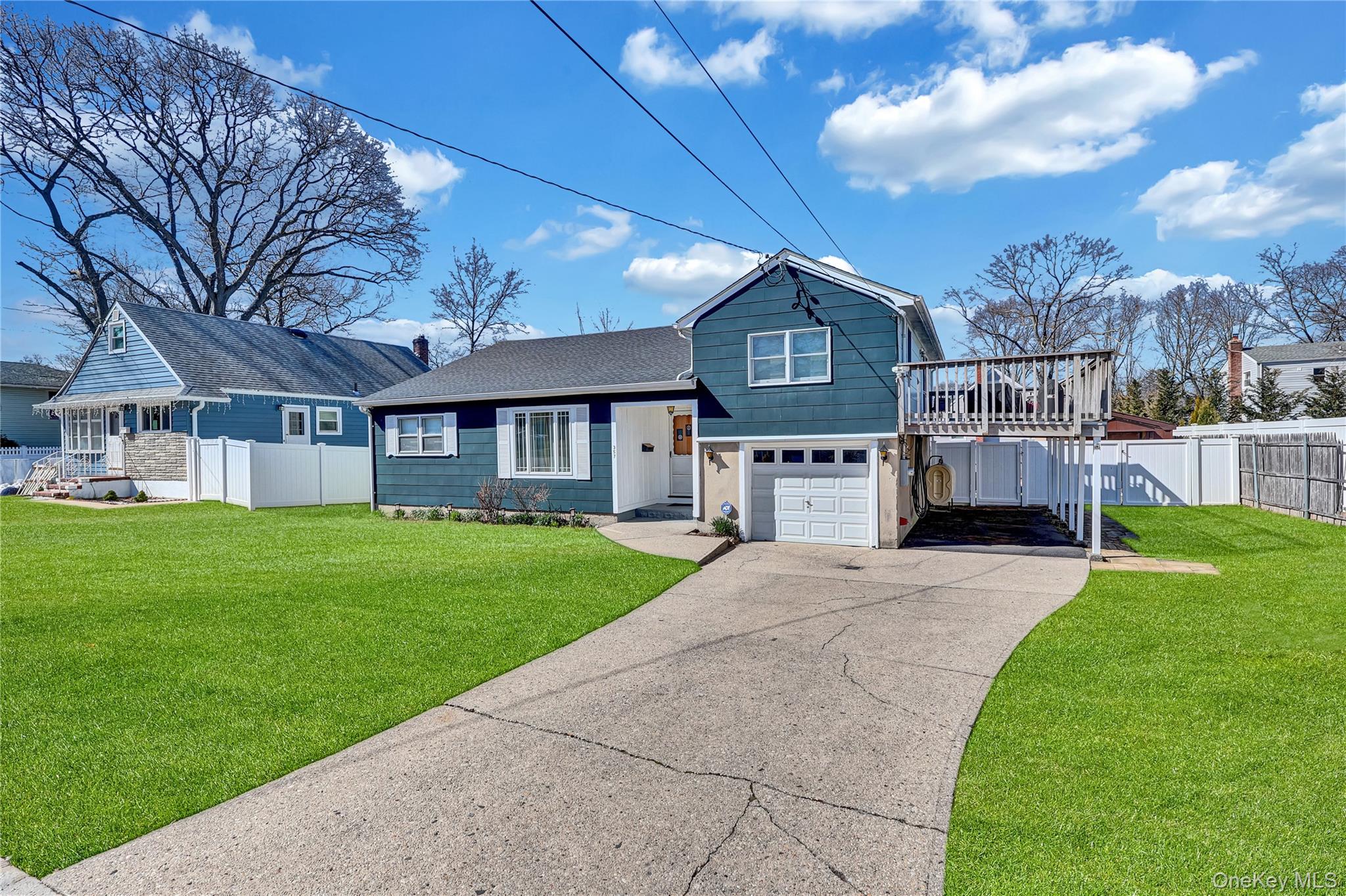 357 Deauville Boulevard, Copiague, NY 11726