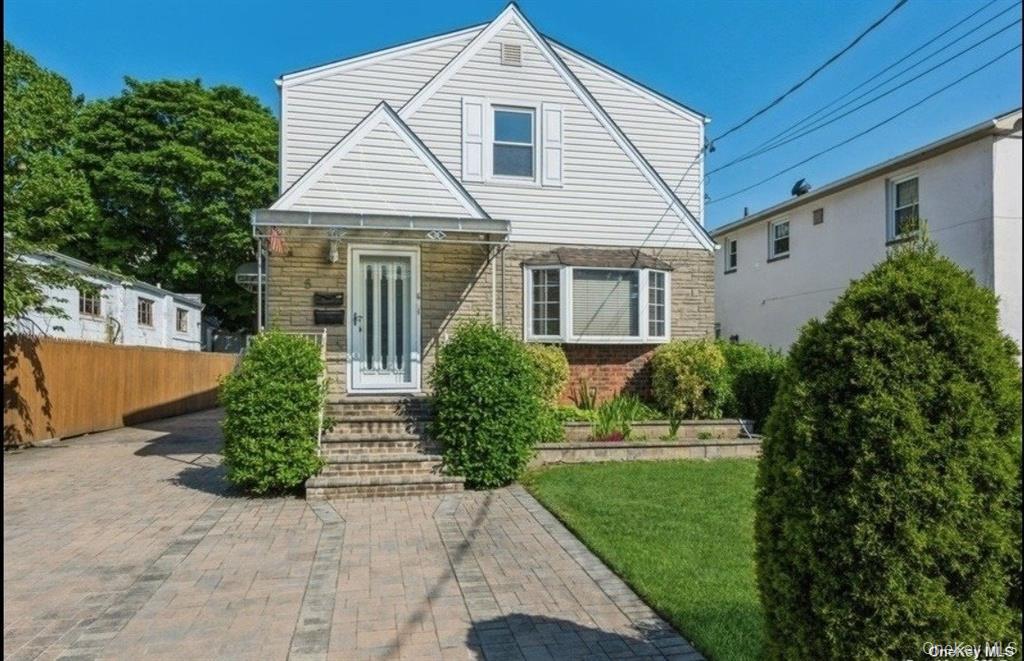 5 7th Street, Valley Stream, NY 11581