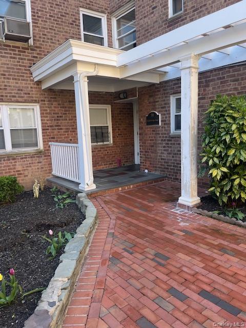 70 Knightsbridge Road # 1A, Great Neck, NY 11021