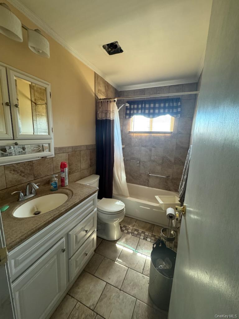 320 40th Street, Copiague, NY 11726