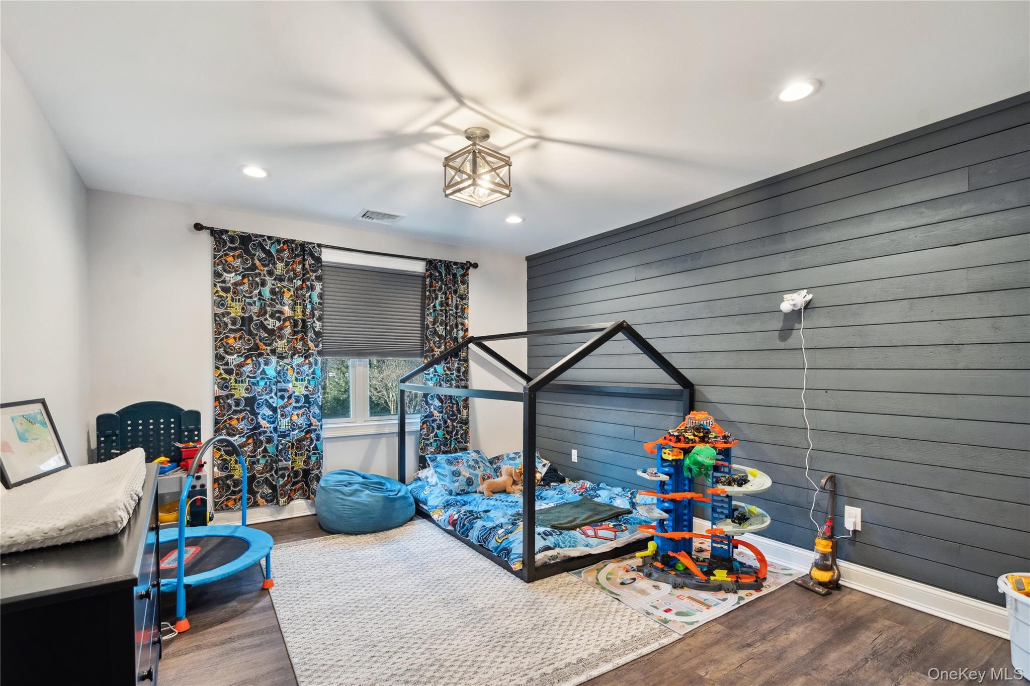 1 Valley Avenue, Smithtown, NY 11787