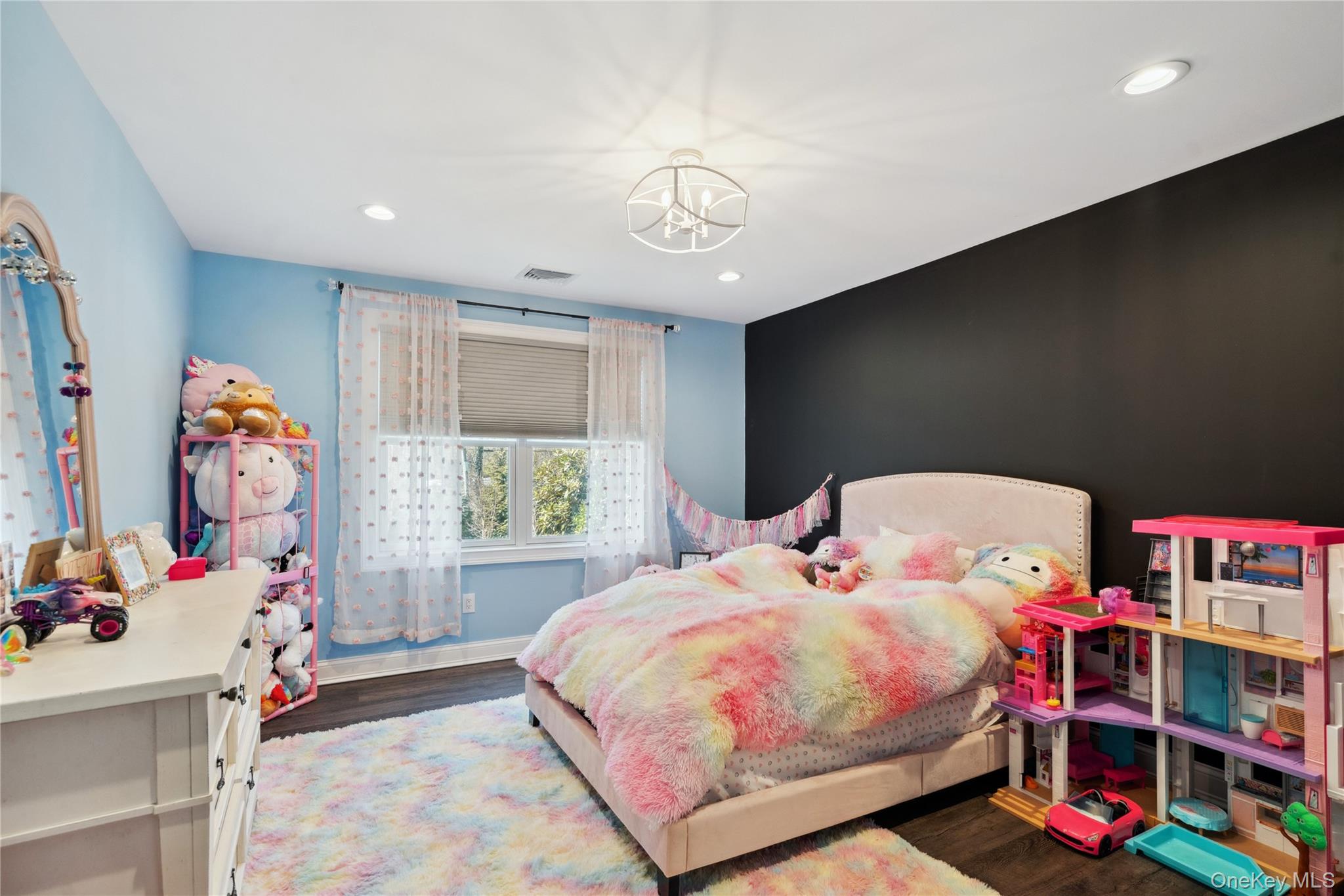 1 Valley Avenue, Smithtown, NY 11787