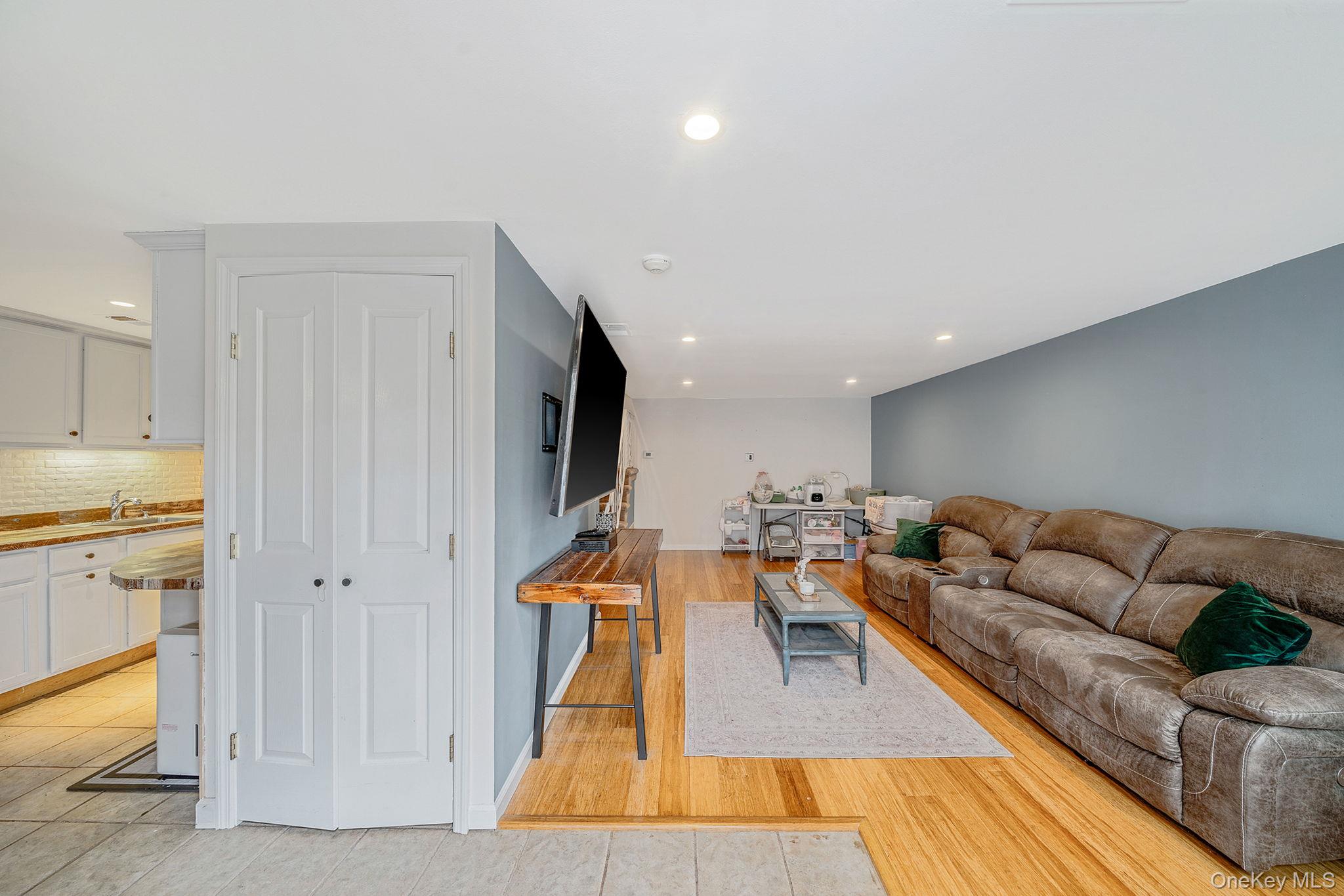 842 Golf Lane, Medford, NY 11763