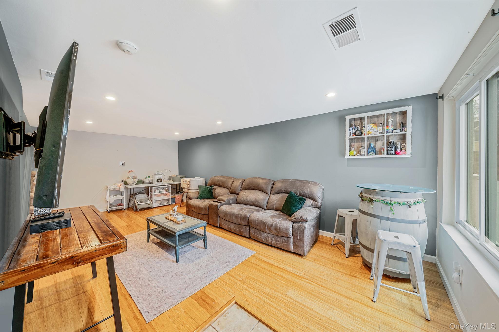 842 Golf Lane, Medford, NY 11763