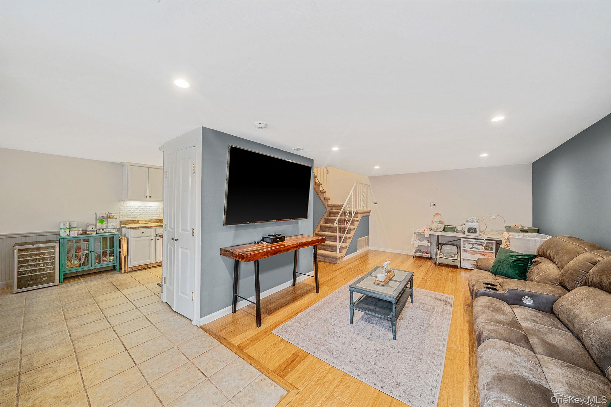 842 Golf Lane, Medford, NY 11763