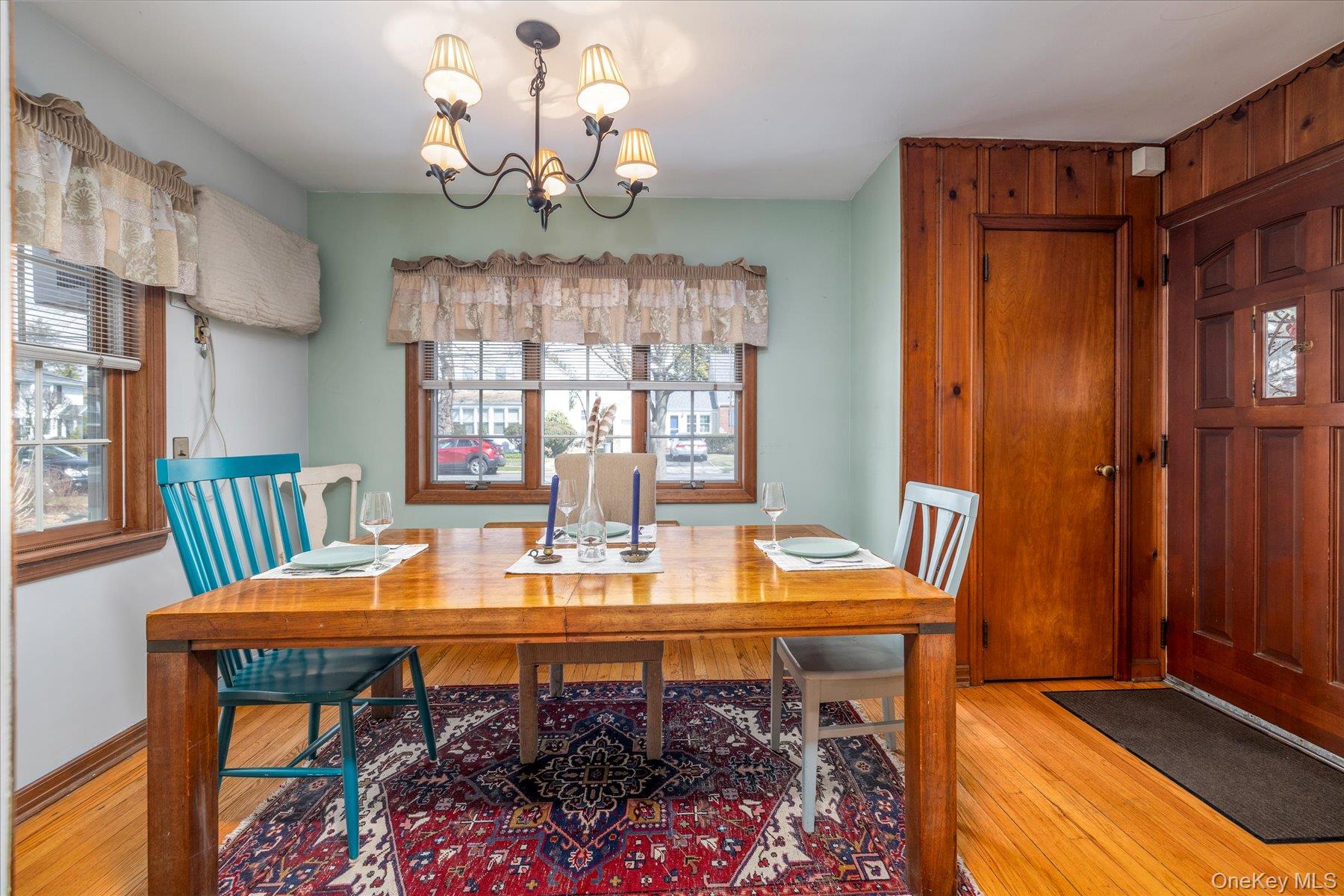 11 Maple Street, Malverne, NY 11565