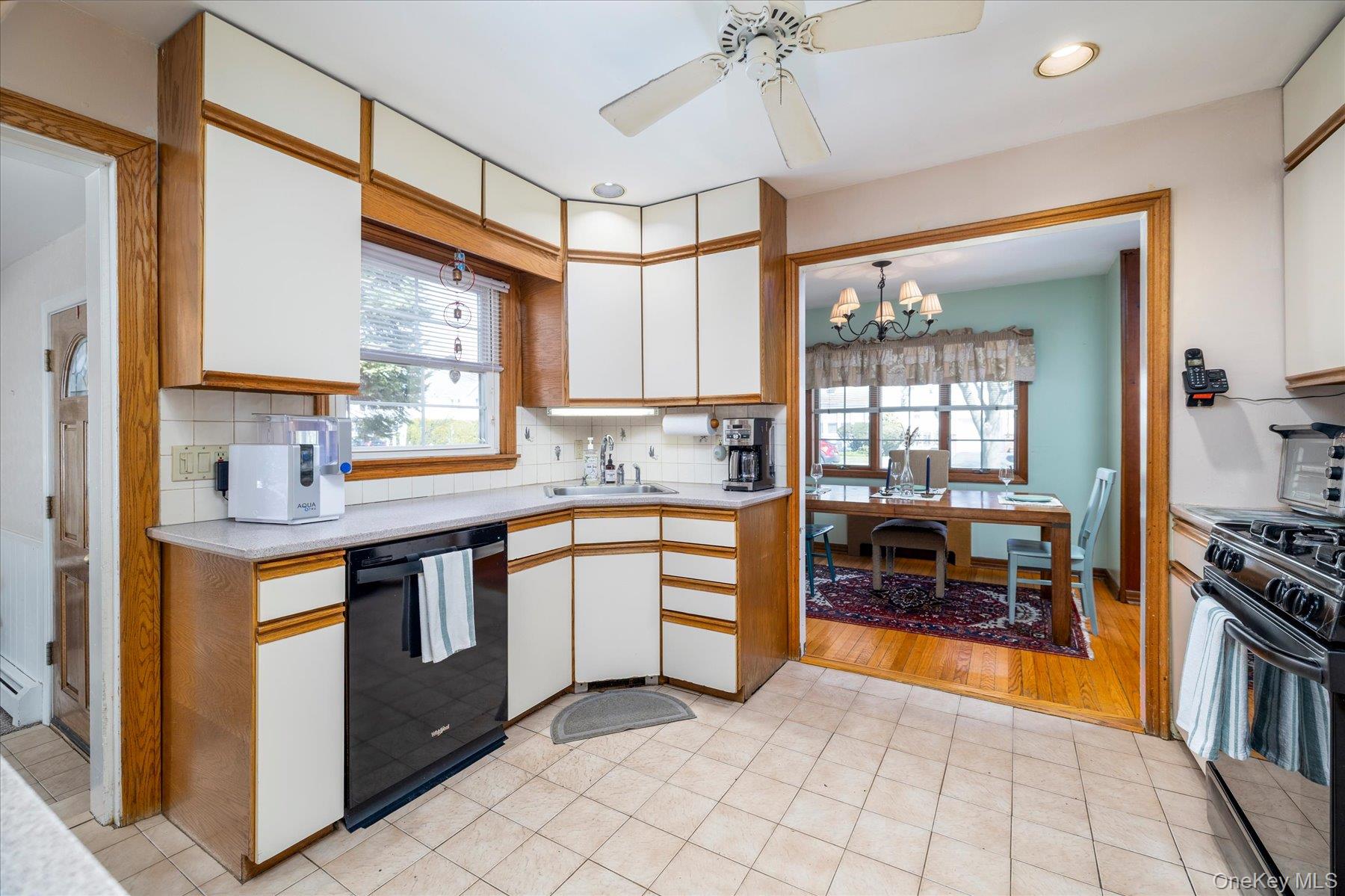 11 Maple Street, Malverne, NY 11565