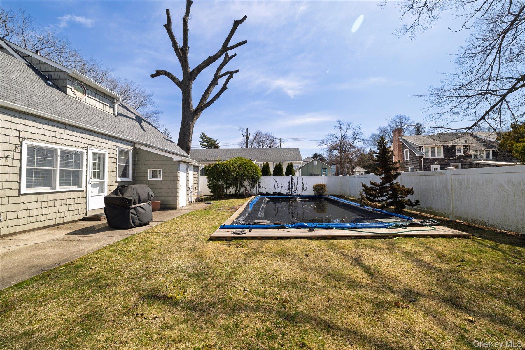 11 Maple Street, Malverne, NY 11565