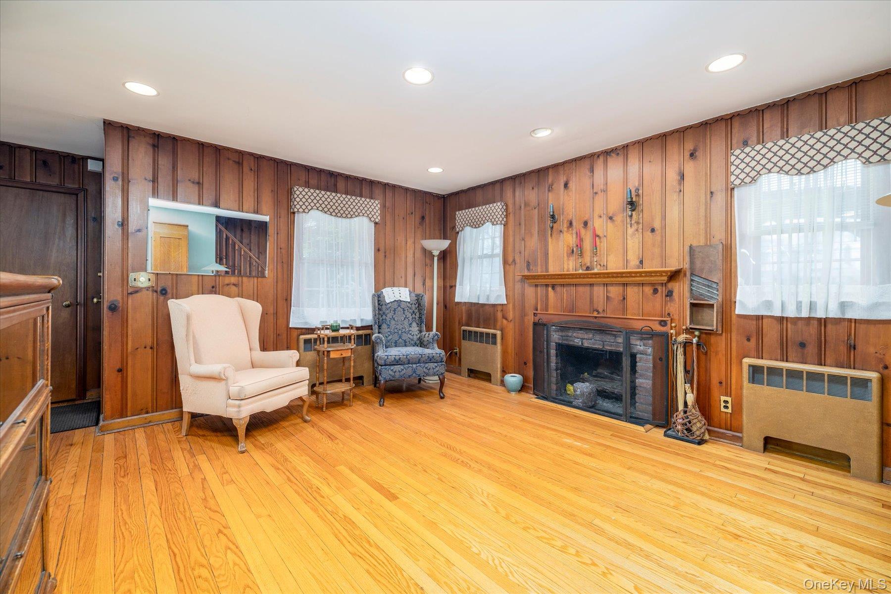 11 Maple Street, Malverne, NY 11565