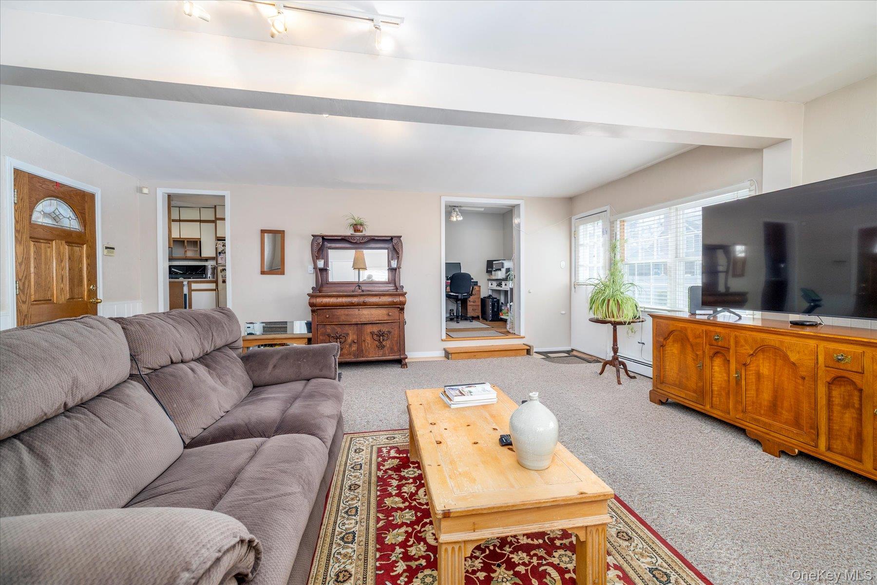 11 Maple Street, Malverne, NY 11565