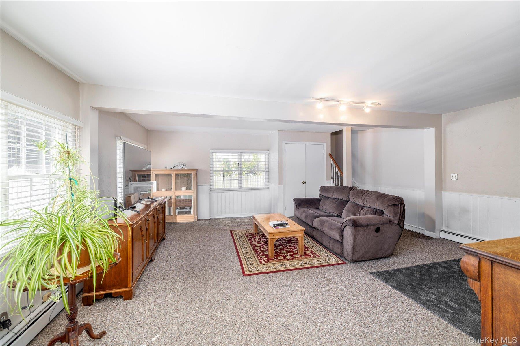 11 Maple Street, Malverne, NY 11565