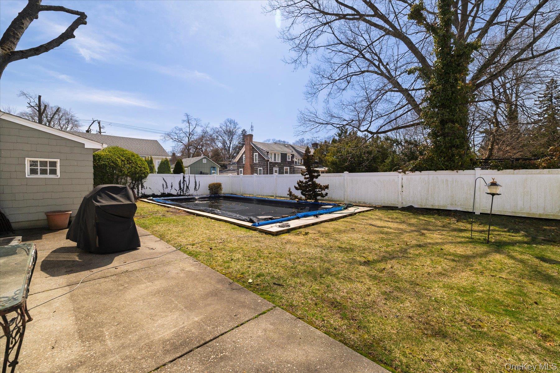 11 Maple Street, Malverne, NY 11565