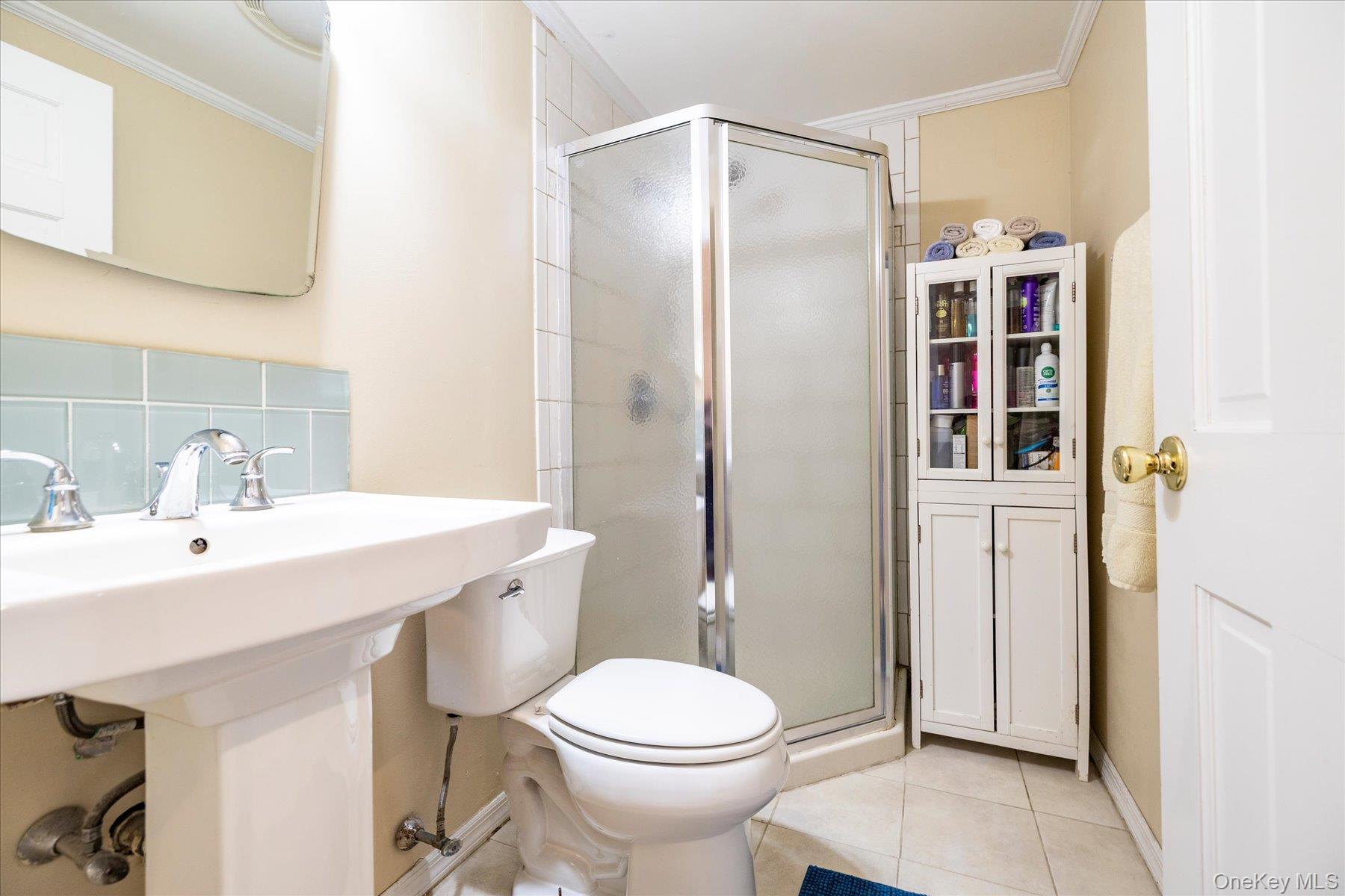 11 Maple Street, Malverne, NY 11565