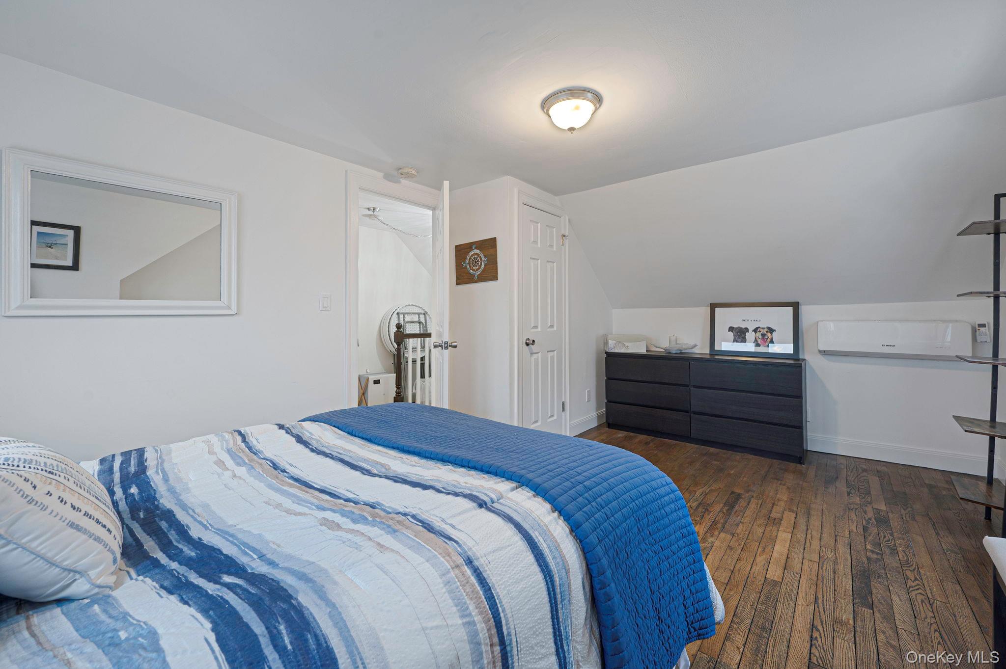 677 S 9th Street, Lindenhurst, NY 11757