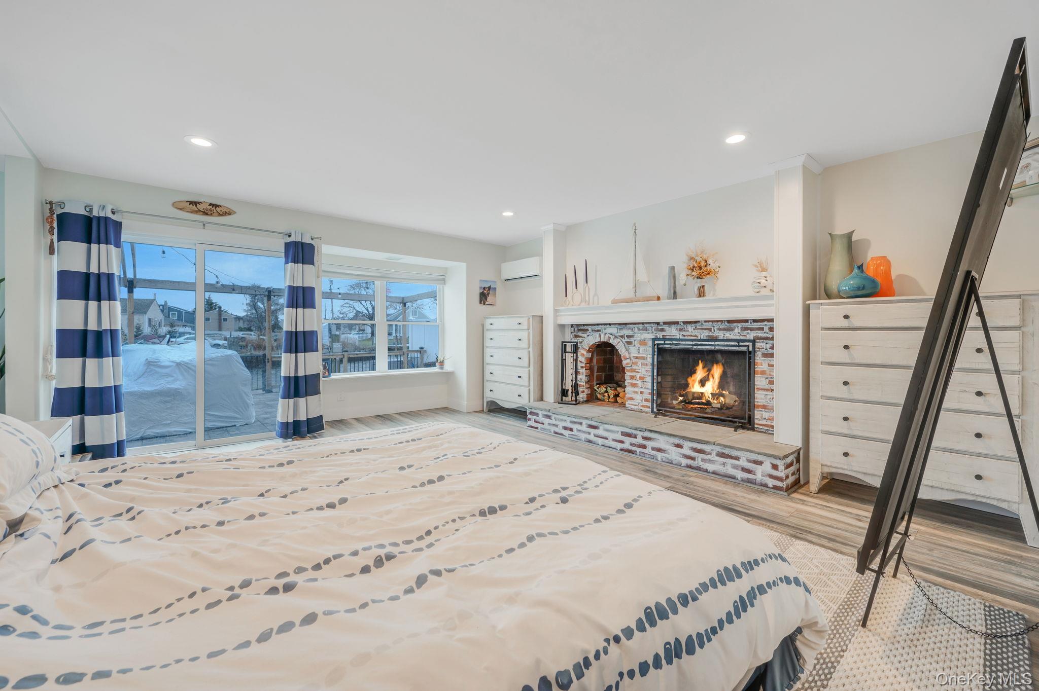 677 S 9th Street, Lindenhurst, NY 11757