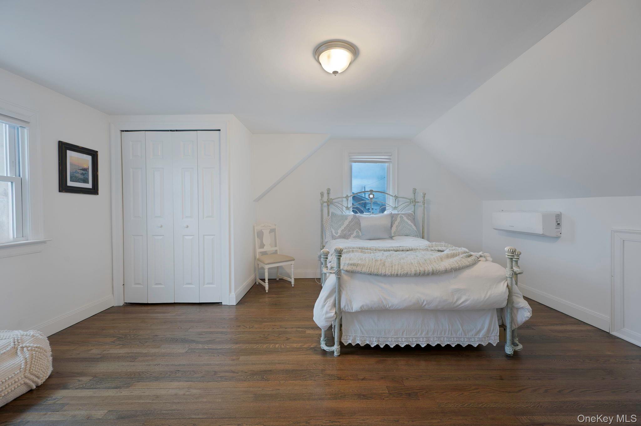 677 S 9th Street, Lindenhurst, NY 11757